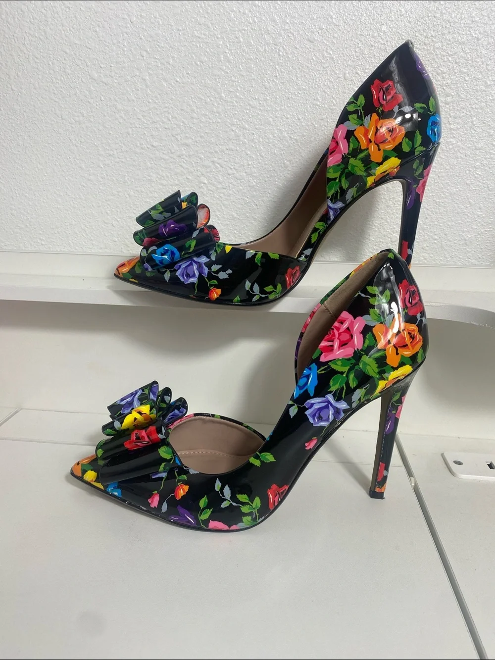 Betsey Johnson Black Patent Floral Pointed-Toe Bow Heels Size 8.5